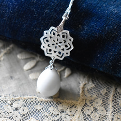 珍珠項鍊-珍珠母（白色蝴蝶殼）和意大利玻璃 第1張的照片