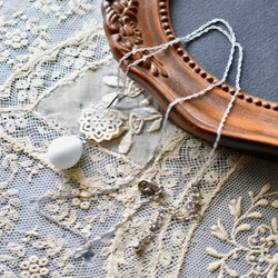珍珠項鍊-珍珠母（白色蝴蝶殼）和意大利玻璃 第2張的照片