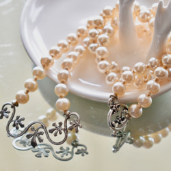 葡萄葉子和老式玻璃珍珠項鍊 第2張的照片