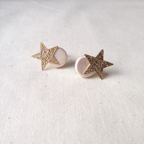 star & moon pierced/大きなお星様と隠れたお月様のピアス 1枚目の画像