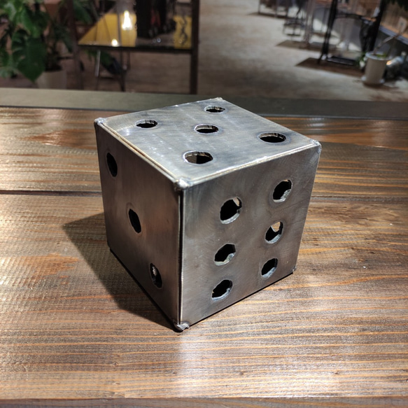 ■特大サイズ!■ Steel Dice 【鉄のサイコロ】 メタルオブジェ・ペン立て 7枚目の画像