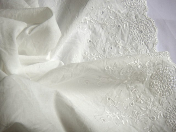 【完全訂製】手工扇形蕾絲襯裙 白色圓花圖案（可訂製） 第9張的照片