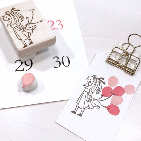 受注生産】女の子と風船 /重ね押し/消しゴムはんこ はんこ・スタンプ