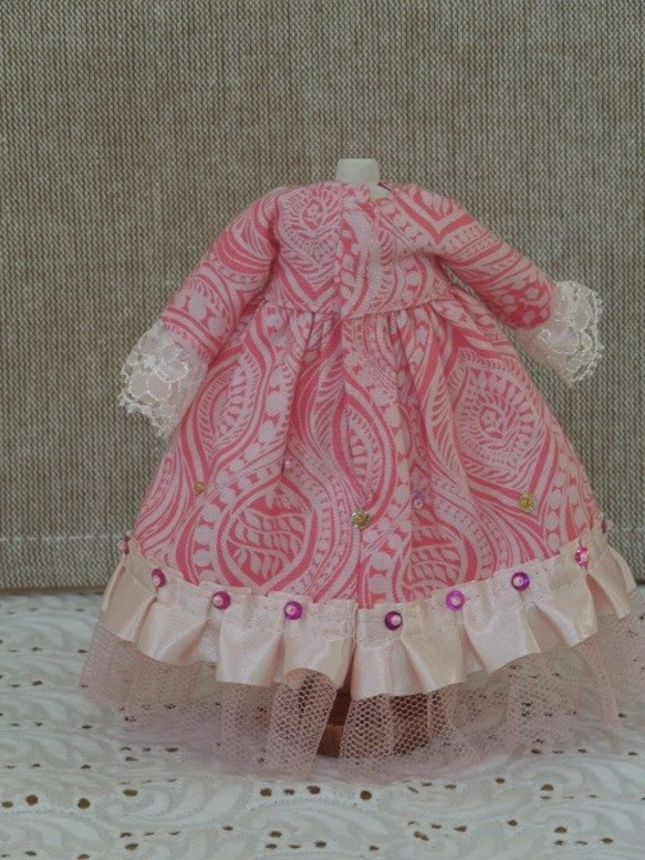 絵本の森人形店　木の着せ替え人形　お着替え服　バラ色ドレス 2枚目の画像