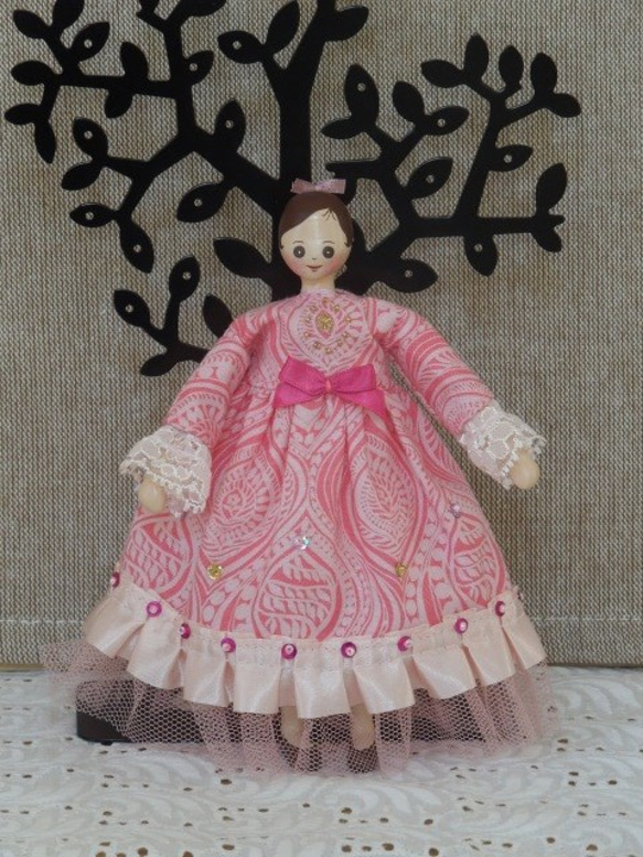 絵本の森人形店　木の着せ替え人形　お着替え服　バラ色ドレス 3枚目の画像