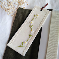 カモミール刺繍のブックカバー＆栞 3枚目の画像