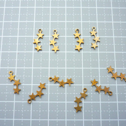 11個　アンティーク風ブラスパーツ　ゴールド　小さな星　三つ綴り 2枚目の画像