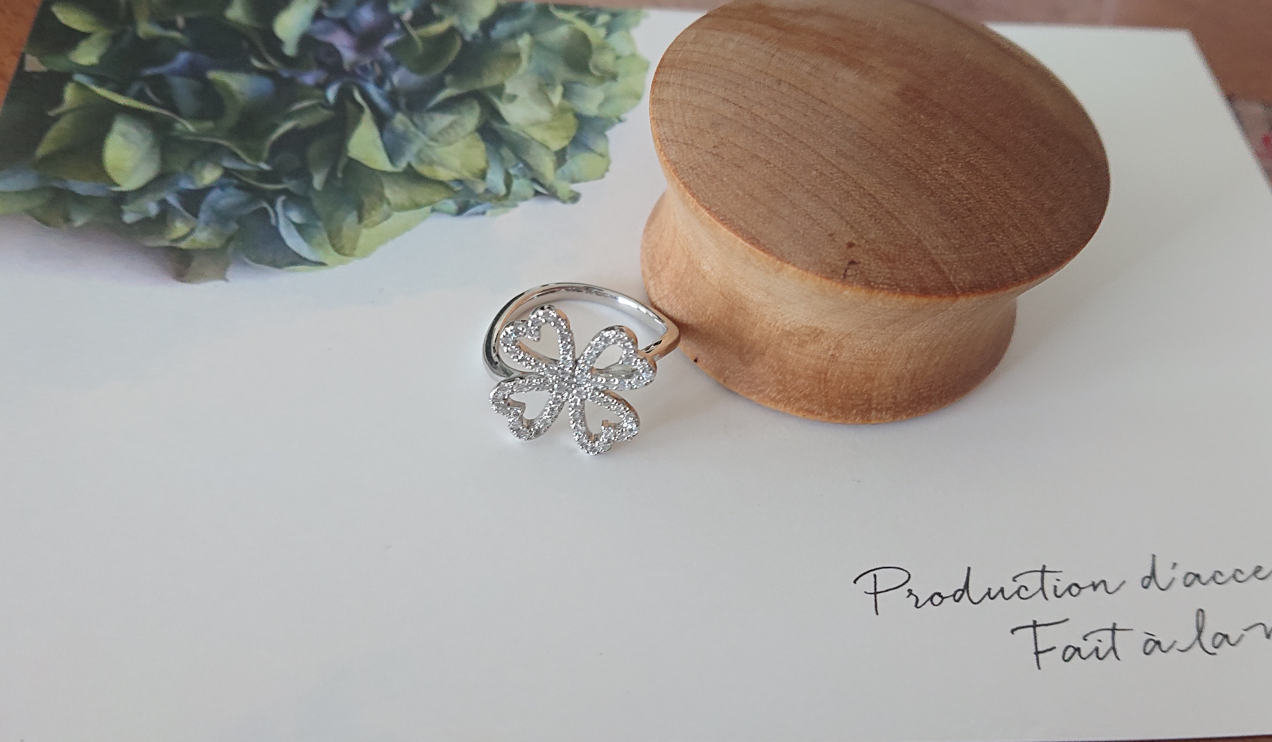 【再販なし】【１点もの】　Pt900 クローバーのリング  ハートモチーフ  四つ葉のクローバー ダイヤモンドリング