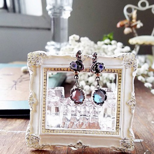 ローズカットサフィレットのピアス ピアス（フック・チェーン） Pour