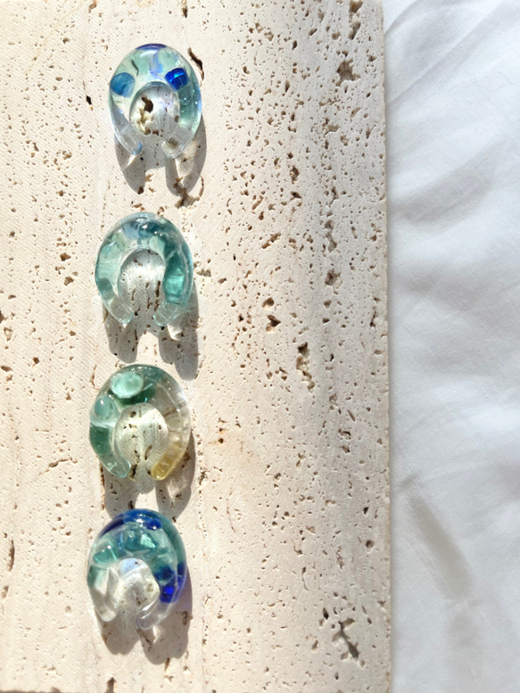 海の贈り物シーグラスが溢れ出す夏に爽やかなガラスイヤーカフ　大人かわいいカジュアル　 10枚目の画像