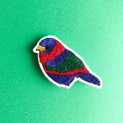 ビビッドカラーの鳥 刺繍ブローチ ブローチ いちはちや 通販