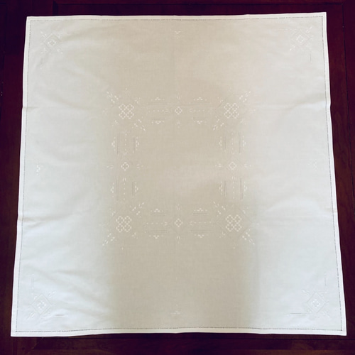 ★20％OFF★ハーダンガー刺繍（ハンドメイド）テーブルクロス 66x120cm ハーダンガー刺繍 「Hardanger Auslese」 | Fussel