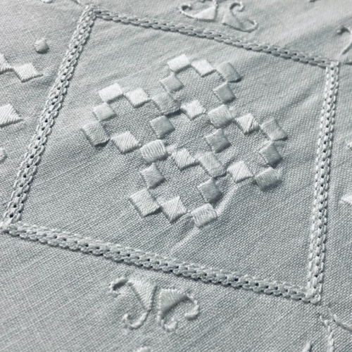 ★20％OFF★ハーダンガー刺繍（ハンドメイド）テーブルクロス 66x120cm ハーダンガー刺繍 「Hardanger Auslese」 | Fussel