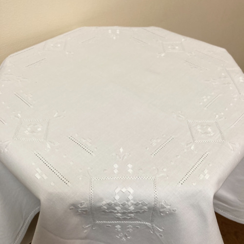 ★20％OFF★ハーダンガー刺繍（ハンドメイド）テーブルクロス 66x120cm ハーダンガー刺繍 ハンドメイド テーブルクロス 66 x 120 cm