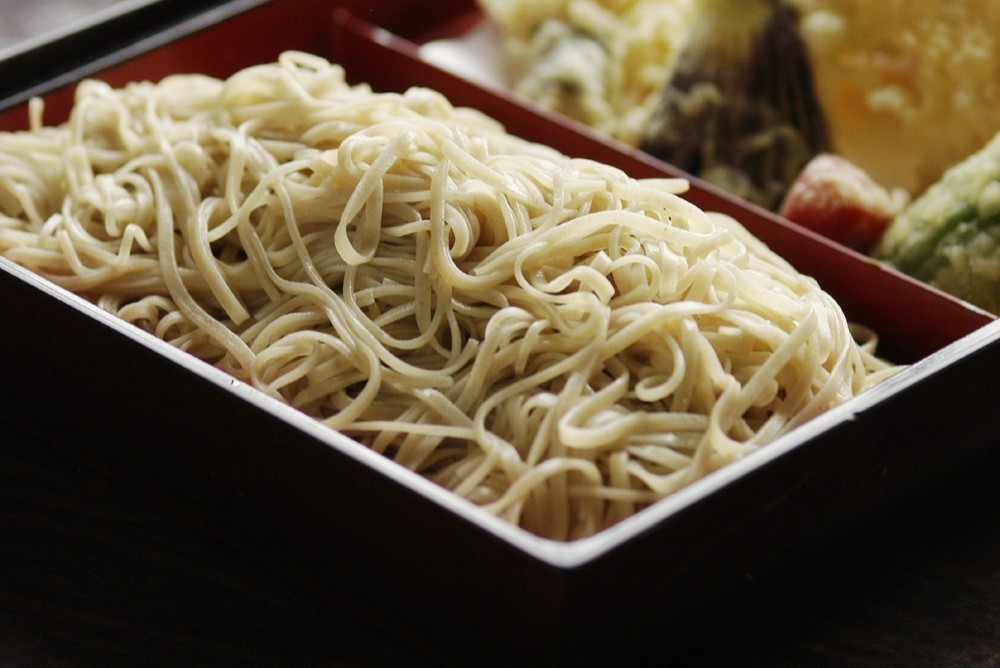 【送料無料】信州そば　生そば８人前　二八そば　つゆ・国産生棒わさび・七味唐辛子・のり・ねぎ付