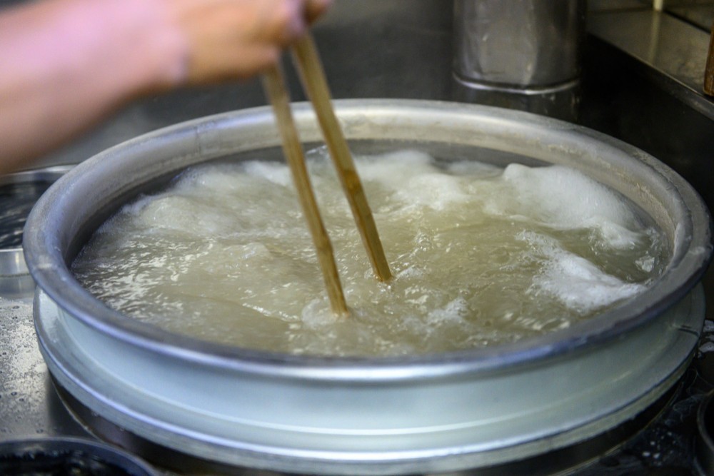 【送料無料】信州そば　生そば８人前　二八そば　つゆ・国産生棒わさび・七味唐辛子・のり・ねぎ付