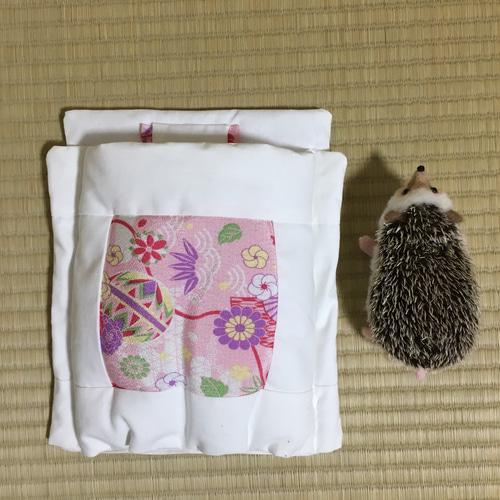 ハリネズミの布団「おふとんねる」ちりめん桃色 寝袋 寝床