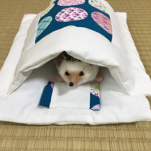 ハリネズミの布団「おふとんねる」ネイビー 丸 寝袋 寝床 ケージ