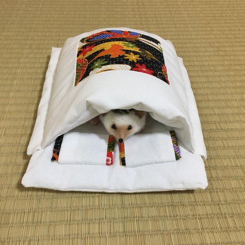 ハリネズミの布団「おふとんねる」ちりめん 黒 寝袋 寝床 ケージ