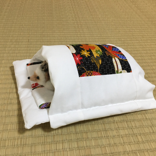 ハリネズミの布団「おふとんねる」ちりめん 黒 寝袋 寝床 ケージ