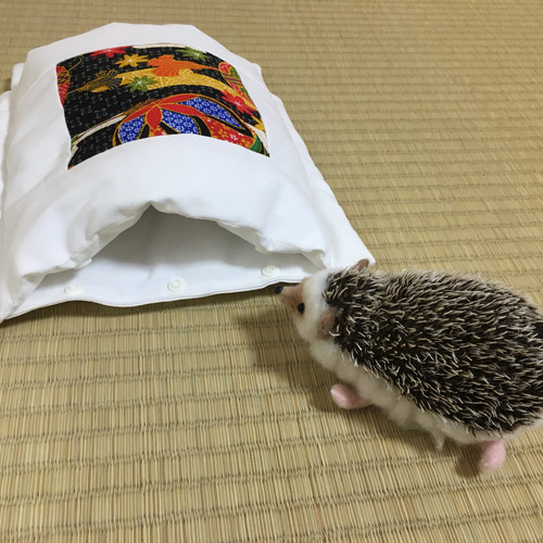 ハリネズミの布団「おふとんねる」ちりめん 黒 寝袋 寝床 ケージ