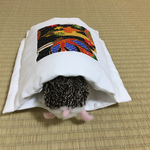 ハリネズミ寝袋　チョコレートお布団 ハリネズミの布団「おふとんねる」ちりめん 黒 寝袋 寝床 ケージ