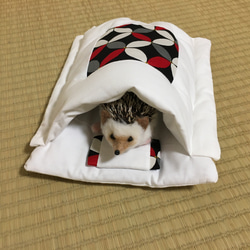 ハリネズミの布団　「おふとんねる」寝袋　和柄　七宝文様　ペットと暮らす2021 2枚目の画像