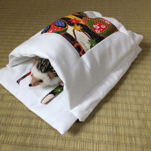 ハリネズミ 布団 寝具 おふとんねる 寝袋 黒 ちりめん 鞠 ペットと