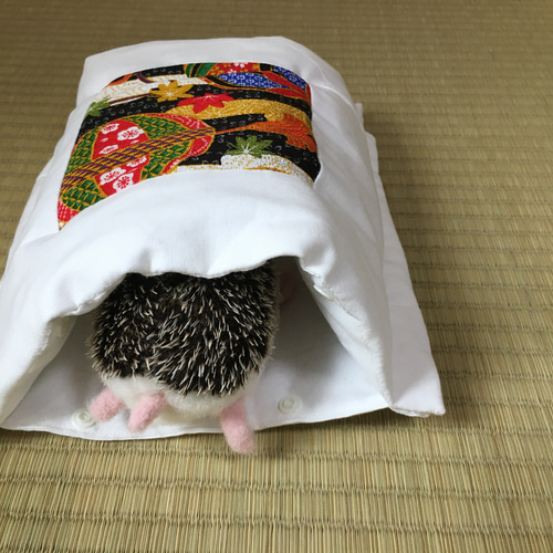 ハリネズミ 布団 寝具 おふとんねる 寝袋 黒 ちりめん 鞠 ペット