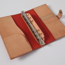 革のシステム手帳　手染め手縫い　レッド/赤　「バイブル/B6」サイズ　６穴 4枚目の画像