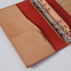 革のシステム手帳　手染め手縫い　レッド/赤　「バイブル/B6」サイズ　６穴 6枚目の画像