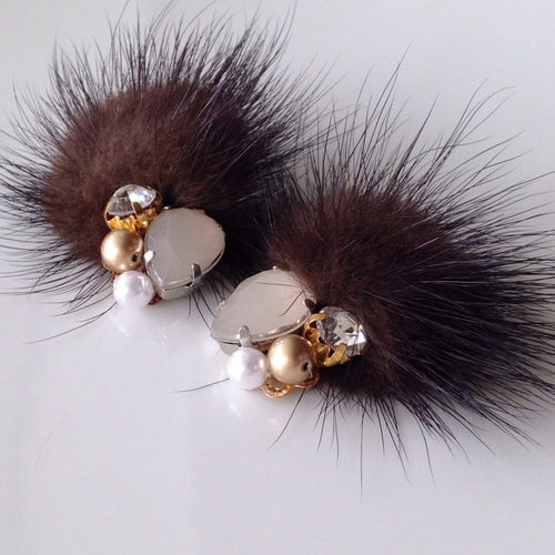 106 ビジュー付き高級ピアス✖︎ミンクファー　ピアスorイヤリング f4cca6e73b485fae23b1c1ff0b0a6e