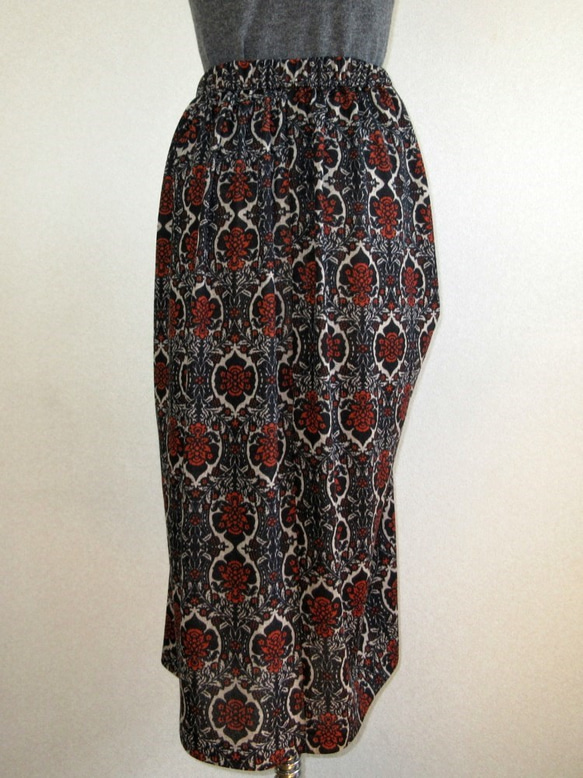 オリエンタルプリントのニット生地スカート 2枚目の画像