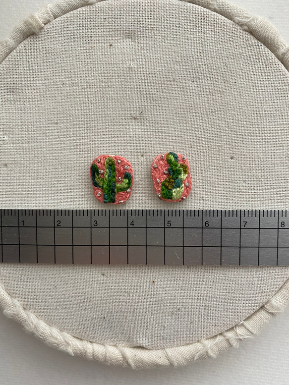 サボテン　刺繍ピアス　［A］ペア 3枚目の画像