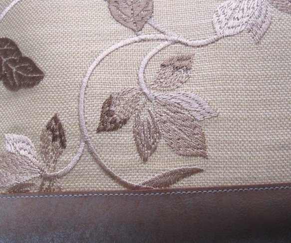 クラッチバッグ or L ポーチ／英国製・刺繍生地（薄茶） 3枚目の画像