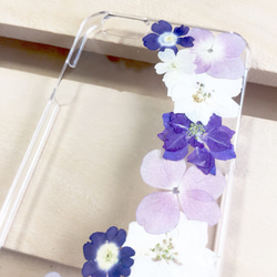 blue purple white 詰め合わせ押し花 iPhone スマホ ケース 2枚目の画像