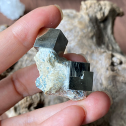 ♢売約済み♢ パーフェクトキューブ パイライト 母岩付き 天然石 原石 5枚目の画像