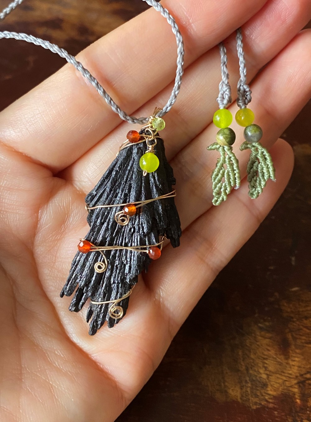 ブラックカイヤナイト 14kgf ゴールドワイヤー ペンダント マクラメネックレス 02 天然石