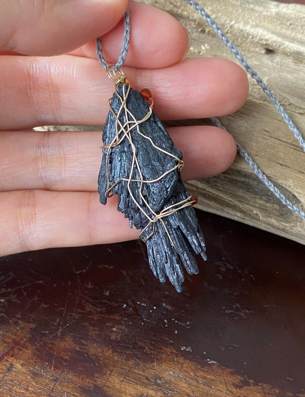 ブラックカイヤナイト 14kgf ゴールドワイヤー ペンダント マクラメネックレス 02 天然石