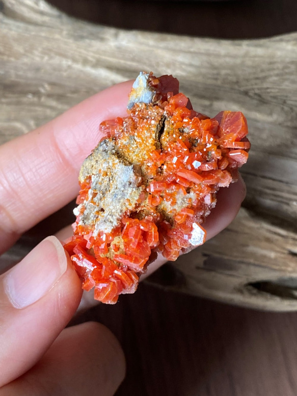 ハイグレードバナディナイト (Vanadinite from Morocco) 原石 03 天然石 3枚目の画像