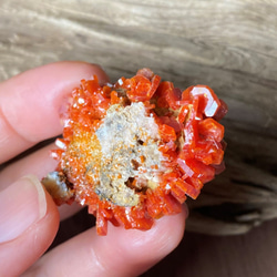 ハイグレードバナディナイト (Vanadinite from Morocco) 原石 03 天然石 6枚目の画像