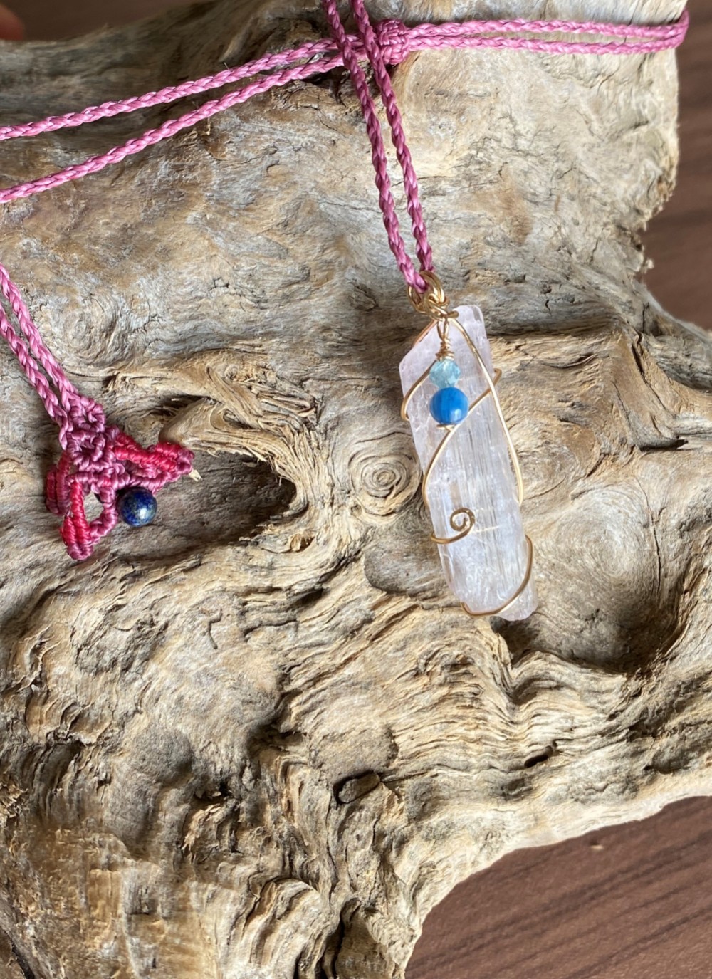 ピンククンツァイト ペンダント 14kgf ゴールドワイヤー ペンダント マクラメネックレス 天然石