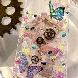 iPhone11Proケース iPhone12Proなど対応 コラージｭ 蝶々 海外ステッカー 幸運のオルゴナイトケース 9枚目の画像