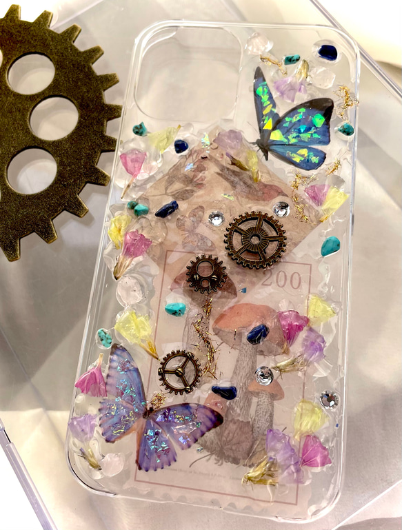 iPhone11Proケース iPhone12Proなど対応 コラージｭ 蝶々 海外ステッカー 幸運のオルゴナイトケース 9枚目の画像