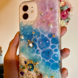 海からのプレゼント iPhone15 スマホカバー iPhone16スワロフスキースマホケース 幸せを呼ぶ オルゴナイト 2枚目の画像
