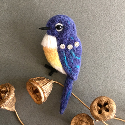 羊毛フェルト　青い鳥のブローチ 1枚目の画像