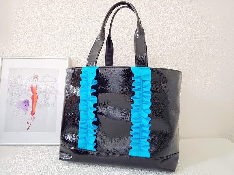 トートバッグ黒：L（エナメル牛革：リボンターコイズブルー）