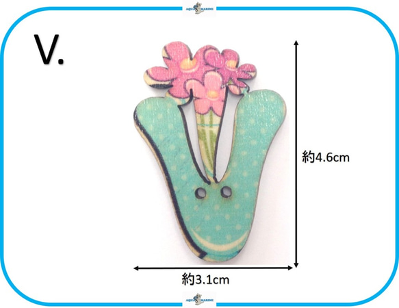 E202 V ウッド ボタン 木製 アルファベット V イニシャル 2ホール ハンドメイド 手作り 材料 ベース 花 1枚目の画像
