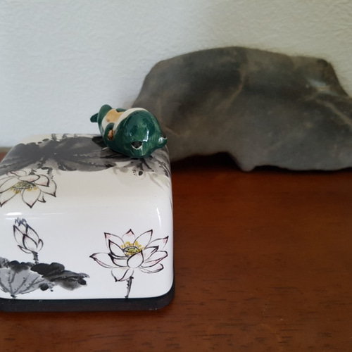 陶器製 オルゴール 睡蓮 ギター演奏 カエル 立体・オブジェ MOON 通販