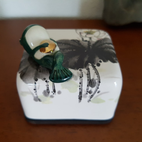 陶器製 オルゴール 睡蓮 ギター演奏 カエル 立体・オブジェ MOON 通販